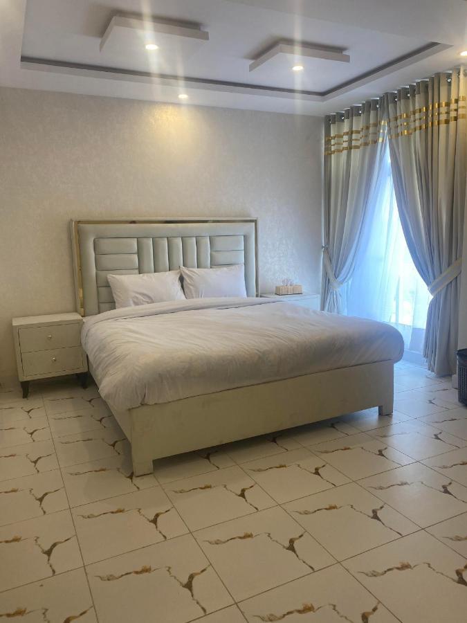 Luxe Suites Bahria Town Lahore Exterior photo