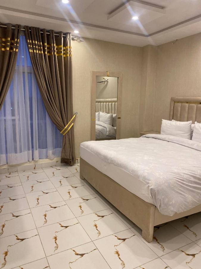 Luxe Suites Bahria Town Lahore Exterior photo