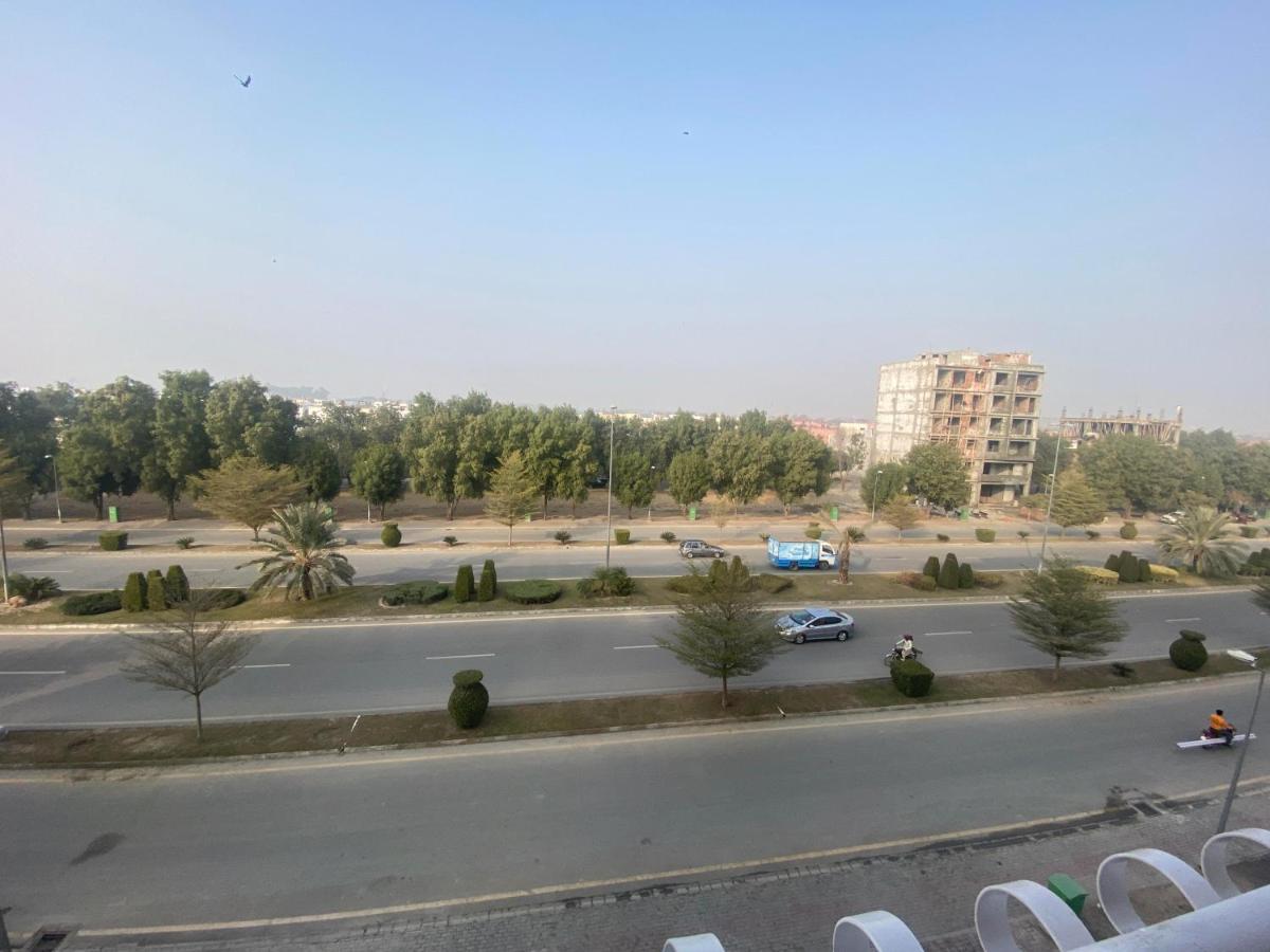 Luxe Suites Bahria Town Lahore Exterior photo