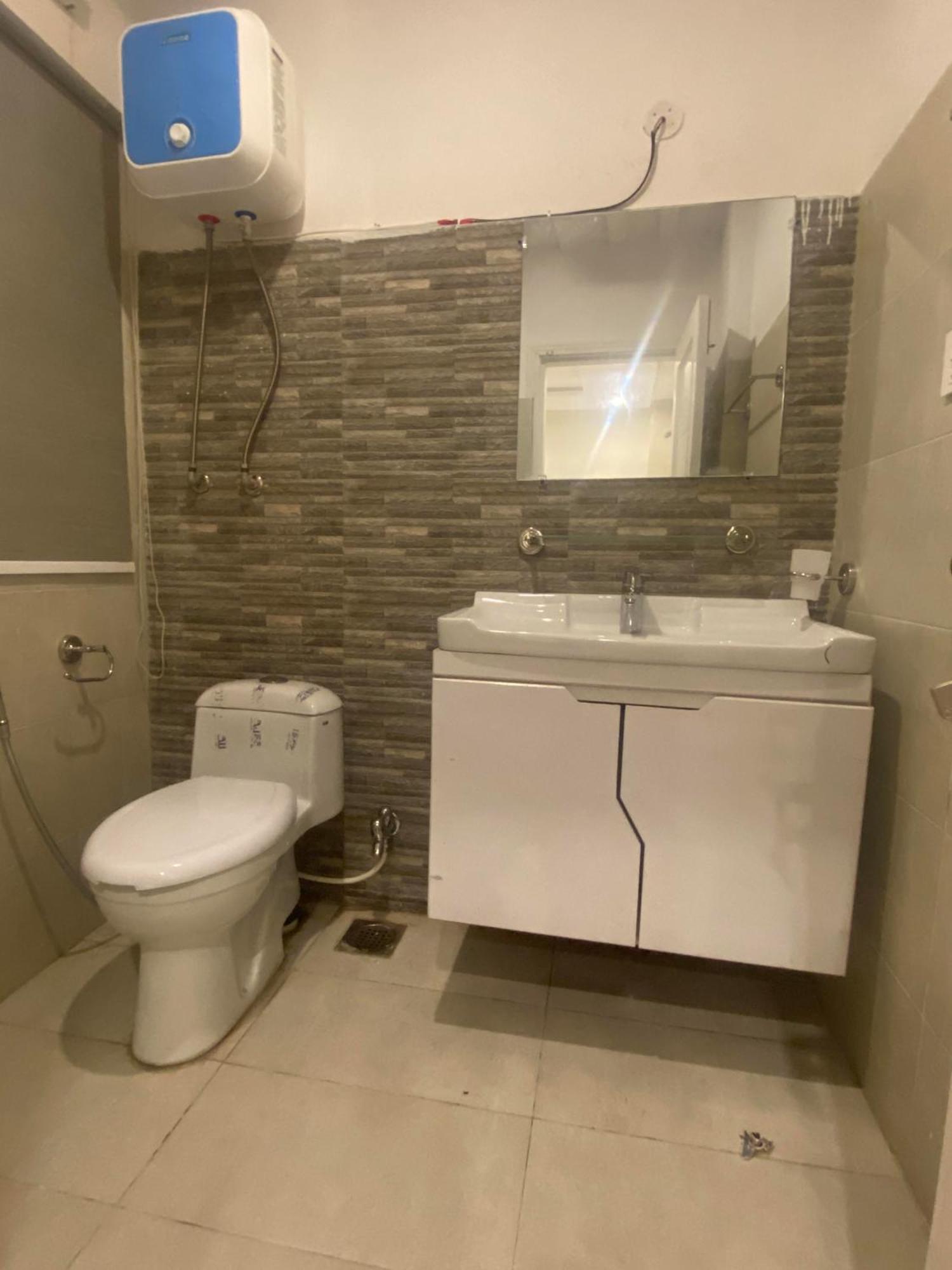 Luxe Suites Bahria Town Lahore Exterior photo